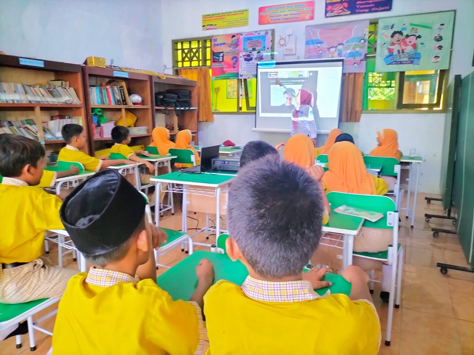 Fasilitas Belajar UPTD Gili Timur 1 Kamal